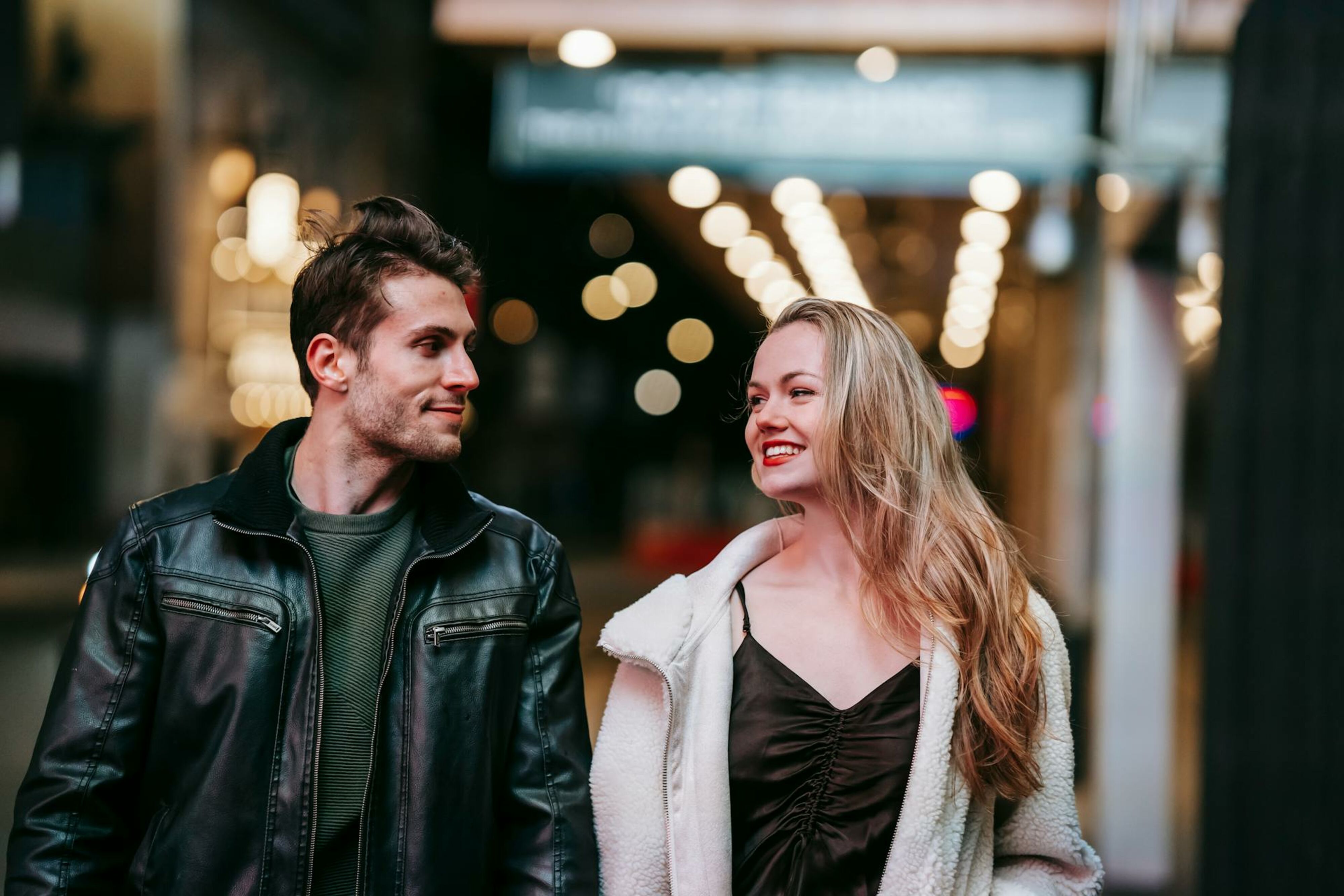Romantisch wandelen door de stad
