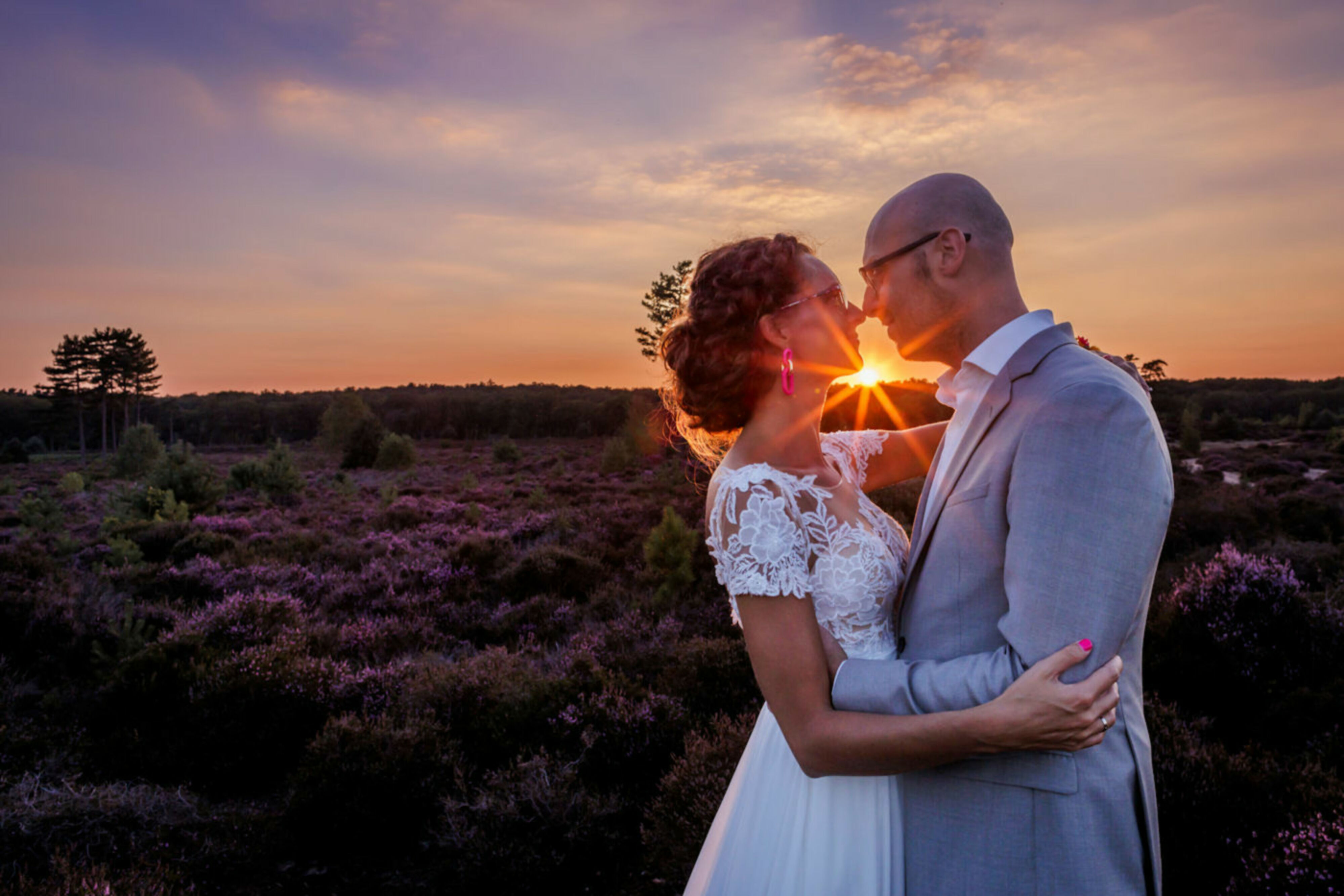 Trouwen in de lente met golden hour