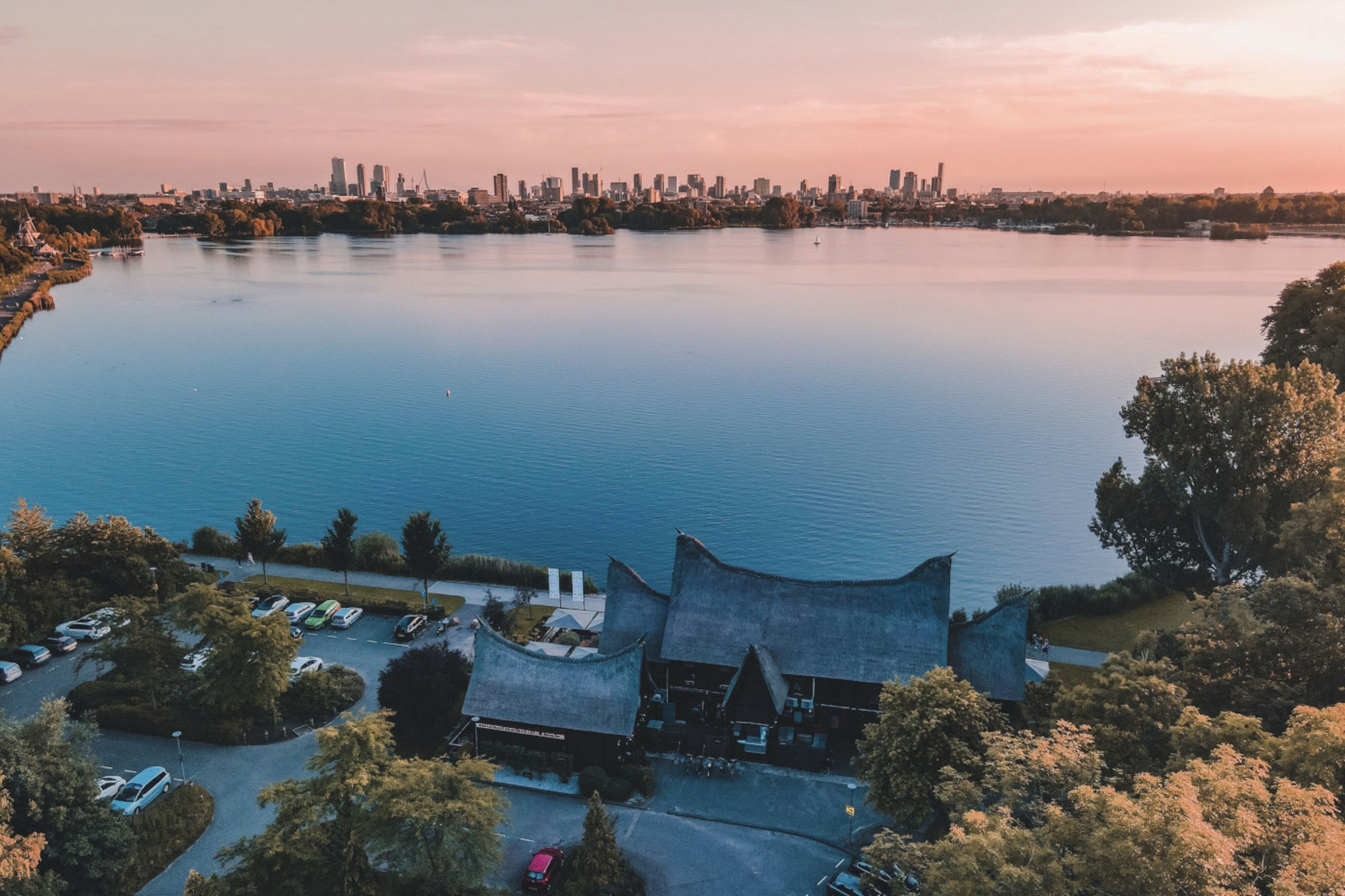 Trouwen aan de Kralingse Plas bij De Schone Lei Trouwen aan de Kralingse Plas bij De Schone Lei